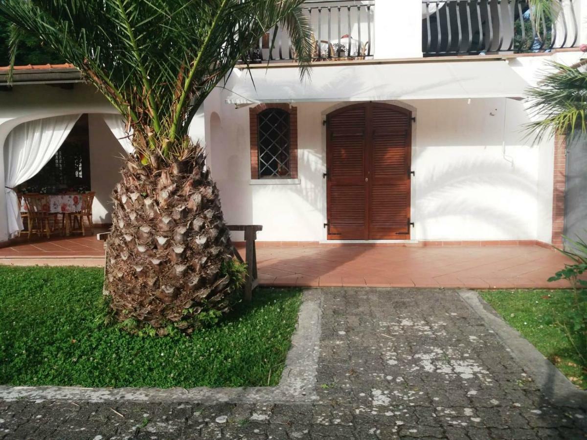 فيلا Da Adria Al Corvenale - Casa Vacanze Carrara - المظهر الخارجي الصورة